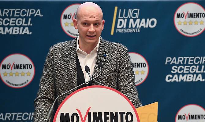 M5S, Di Maio sceglie l'olimpionico di nuoto Domenico Fioravanti per il ministero dello Sport.