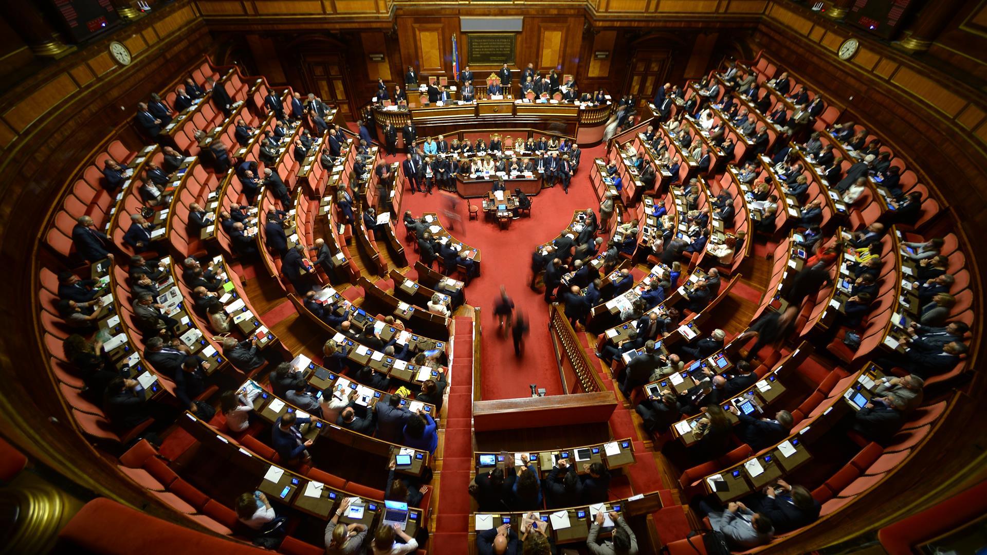 Decreto Genova, due pentastellati tradiscono la maggioranza